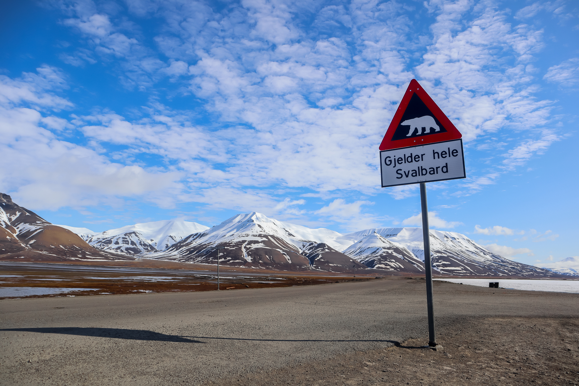 Polar-Bear-Sign-Longyearbyen-Svalbard-HGR-162997-Photo-Eveline-Lunde-Hurtigruten-Svalbard