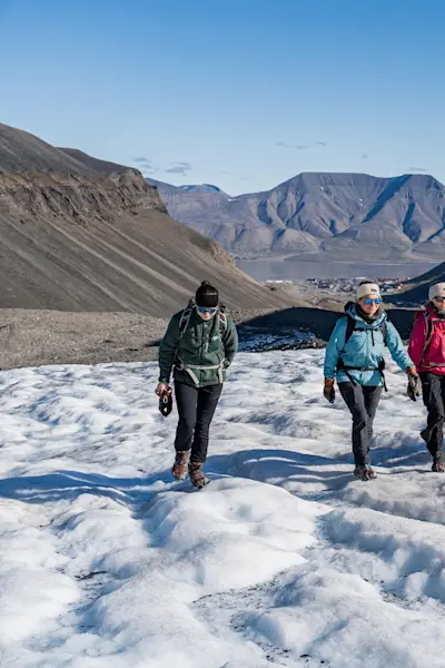 Hike to Sarkofagen - Hurtigruten Svalbard - Photo Schibsted Partnerstudio