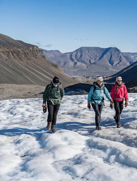Hike to Sarkofagen - Hurtigruten Svalbard - Photo Schibsted Partnerstudio
