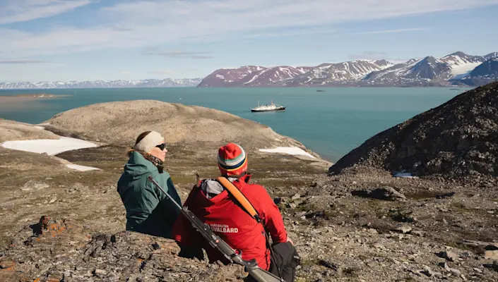 MS Nordstjernen - Liefdefjorden - Landing ved Texas Bard - Photo Schibsted Partnerstudio