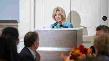 Sandi Chapman speaks at Center for BrainHealth's Friends of BrainHealth Scientist Selection Luncheon in 2025.