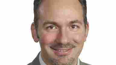 A headshot of Dr. Daniel Krawczyk, associate professor at UT Dallas and the Debbie and Jim Francis Chair in BrainHealth at the Center for BrainHealth. He is pictured wearing a grey blazer and tie.