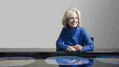 Sandi Chapman at the brain table, photo credit Trevor Paul.