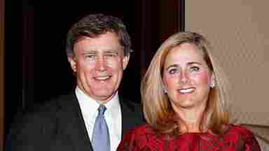 Dan and Stacey Branch receiving the Legacy Award by Center for BrainHealth in 2016.