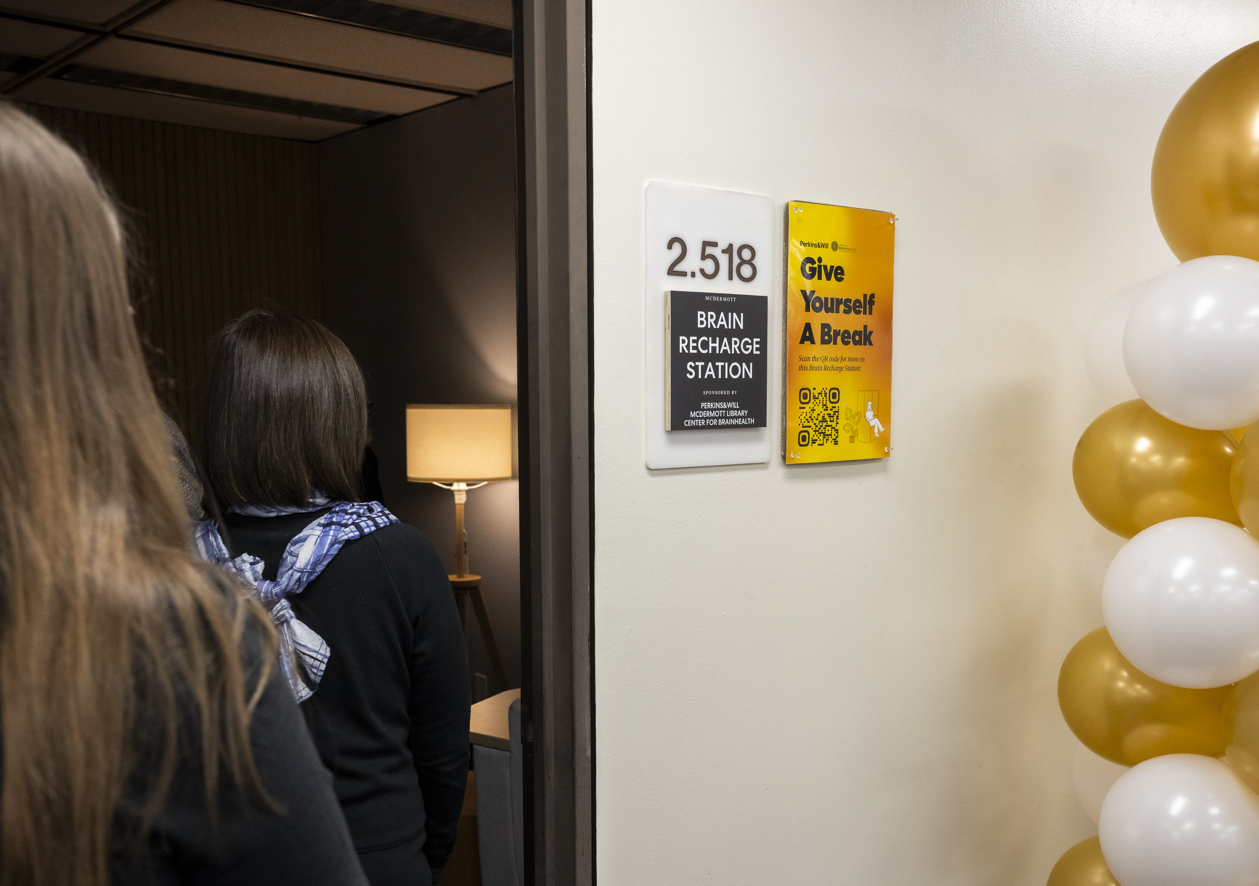 Students and guests at UT Dallas enter the new Brain Recharge Station, located in the Eugene McDermott Library.