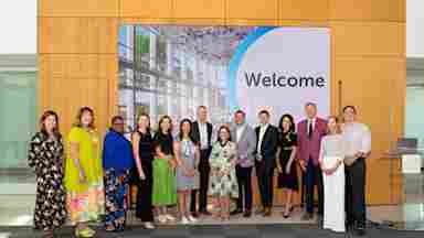New 2025-2026 advisory board members gather at Center for BrainHealth, left to right: Lauren Foreman, Angela Watson, Rolanda Price, Bora Laci, Sarah Bloom, Wasan Alfalahi, Todd Whitthorne, Venise Stuart, Matt Shuba, Scott Tolbert, Dr. Kristen Scheble, Tony Bridwell, Shannon Jackson Cash and David Cash; Not pictured: Patricia Burruss, Rebecca Chartan, Diane Johnston, Allison Shuba, Sumner Billingsley Tolbert and Kay Winzenried.
