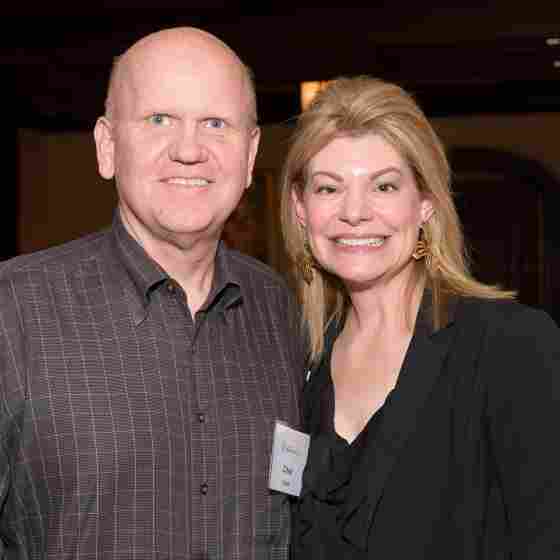2024 Friends of BrainHealth campaign chairs Chad Cook and Nikki Kapioltas enjoy a donor event.