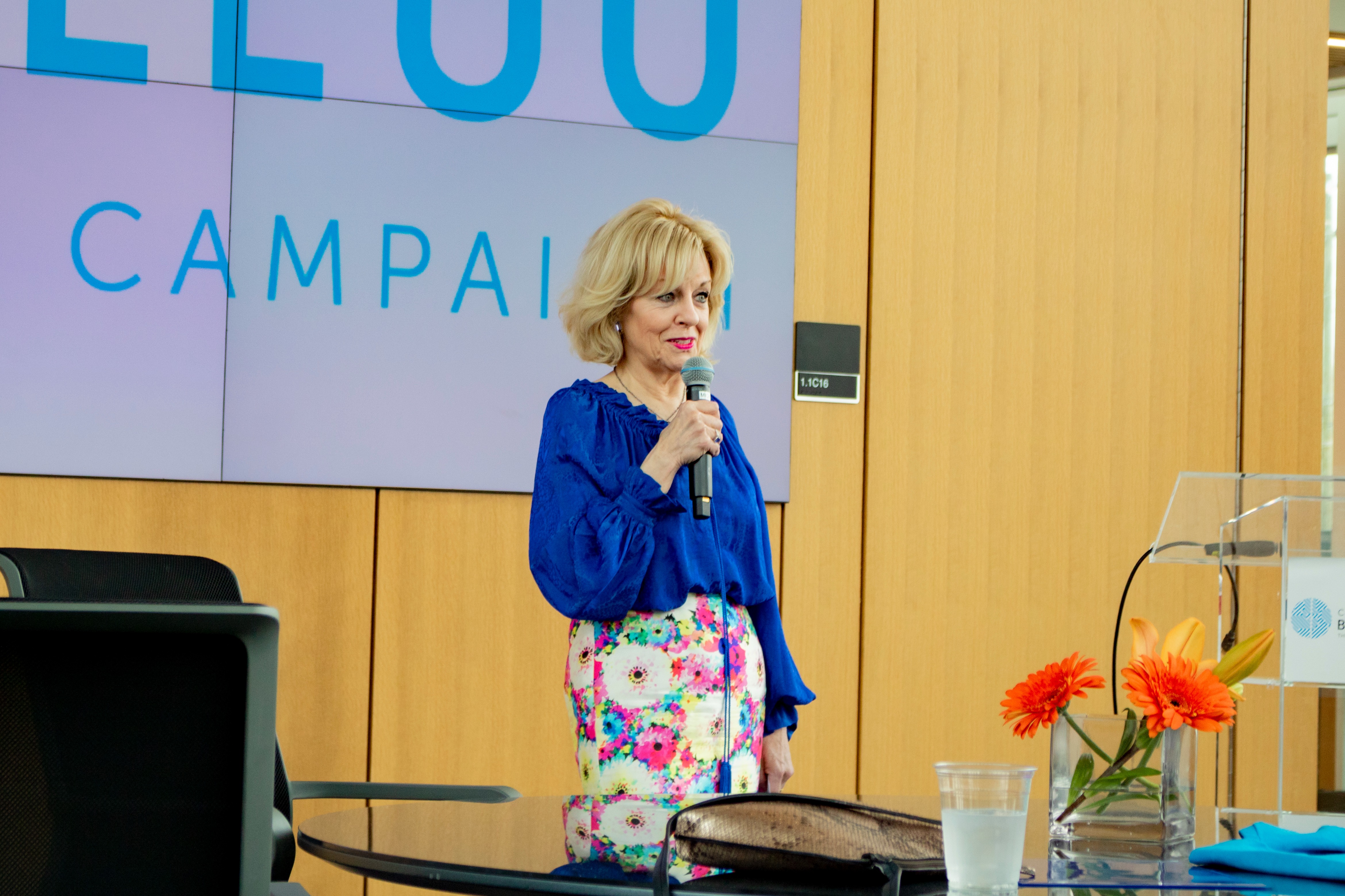 Sandi Chapman, PhD, gives a presentation on brain health.