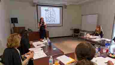 Jacque Gamino conducting SMART training with a group of Dallas-area teachers.