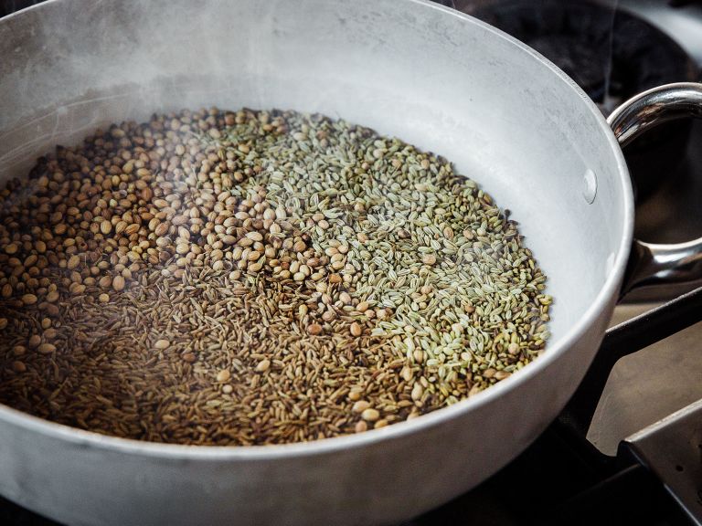 Schritt 4, Gewürze anbraten  Schritt 4, Gewürze anbraten