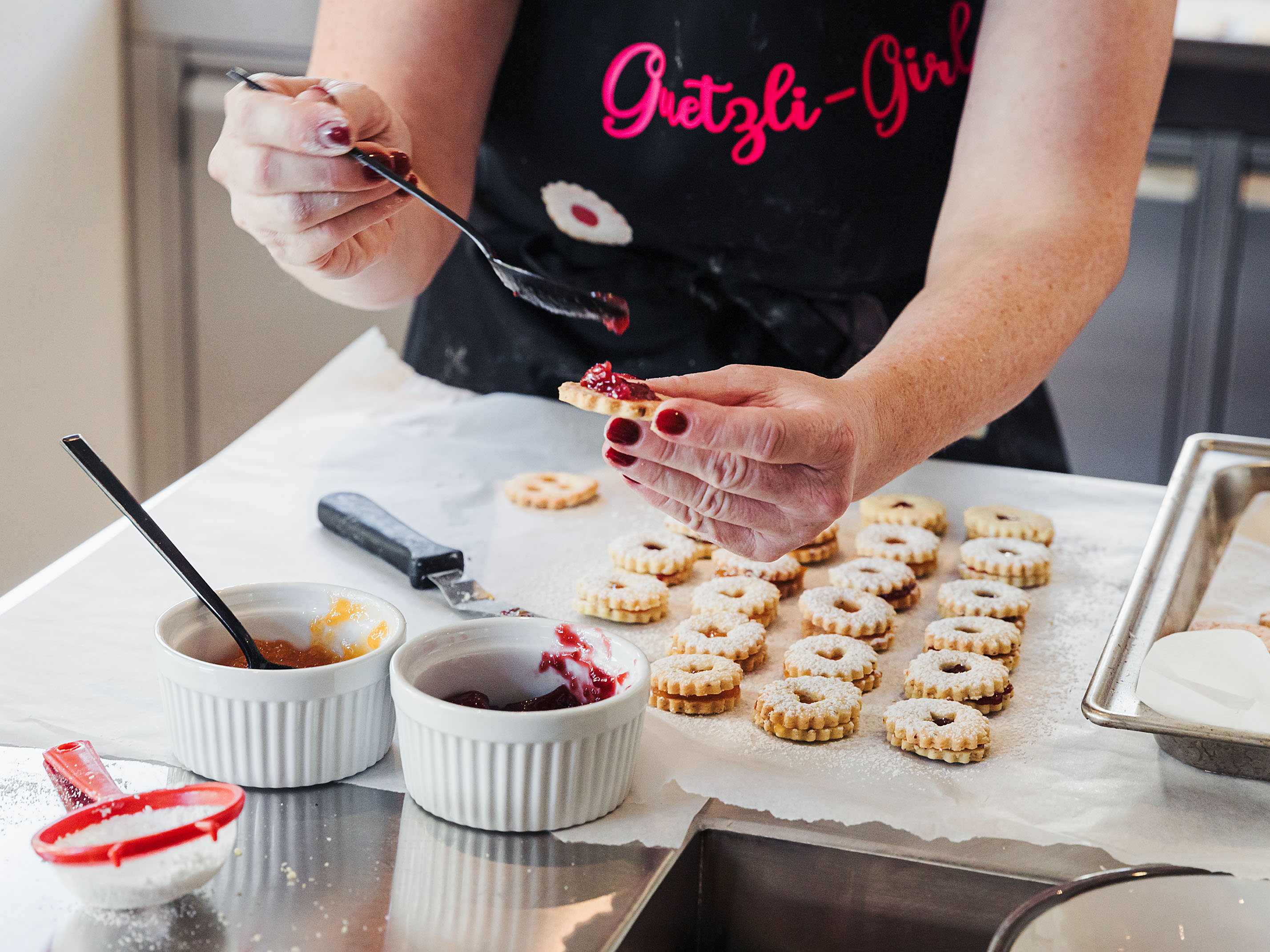 Schritt 2: Formen für Feine Spitzbuben ausstechen 