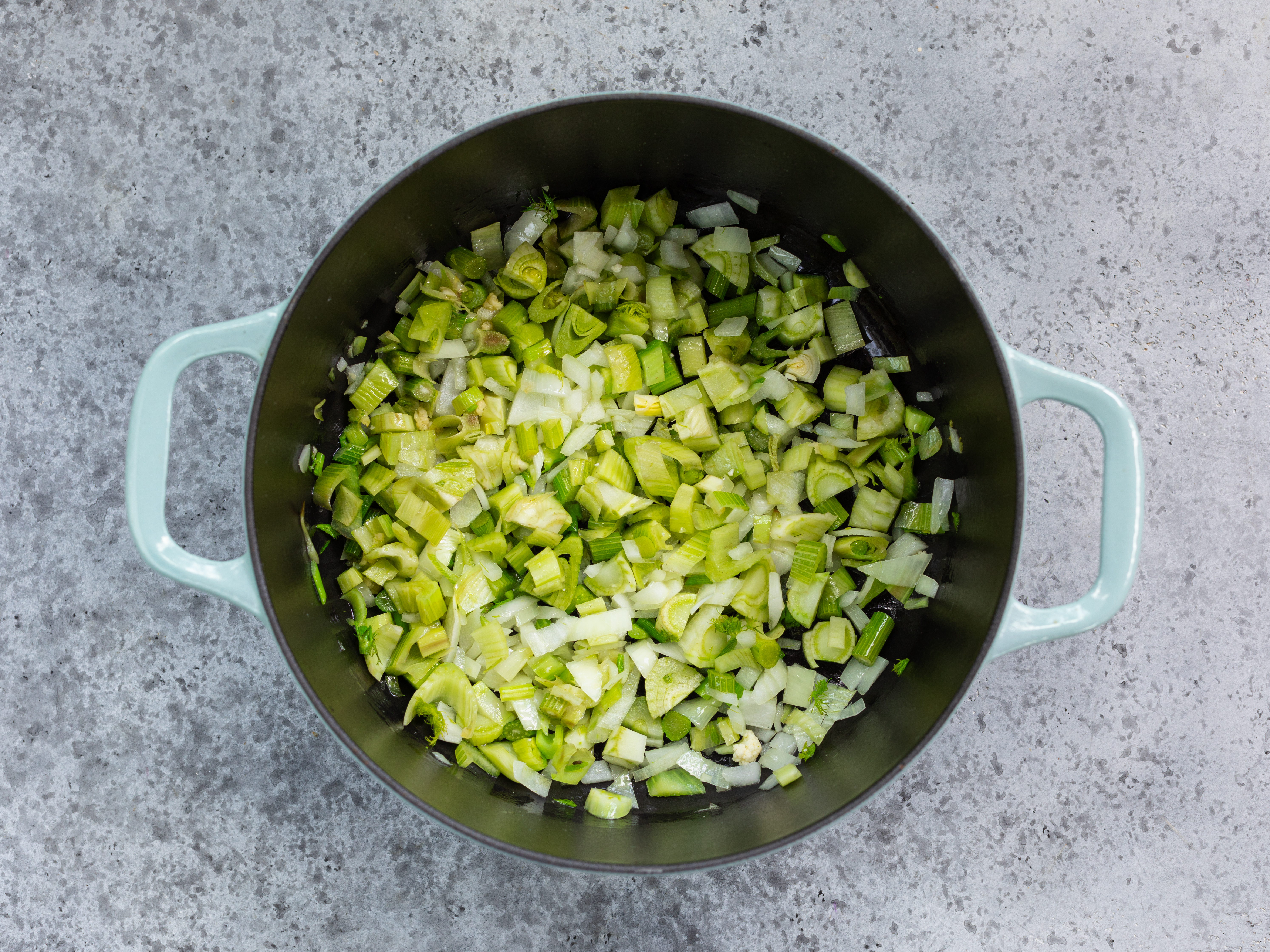Schritt 2: Suppe für cremige Blumenkohl-Fenchel Suppe kochen  