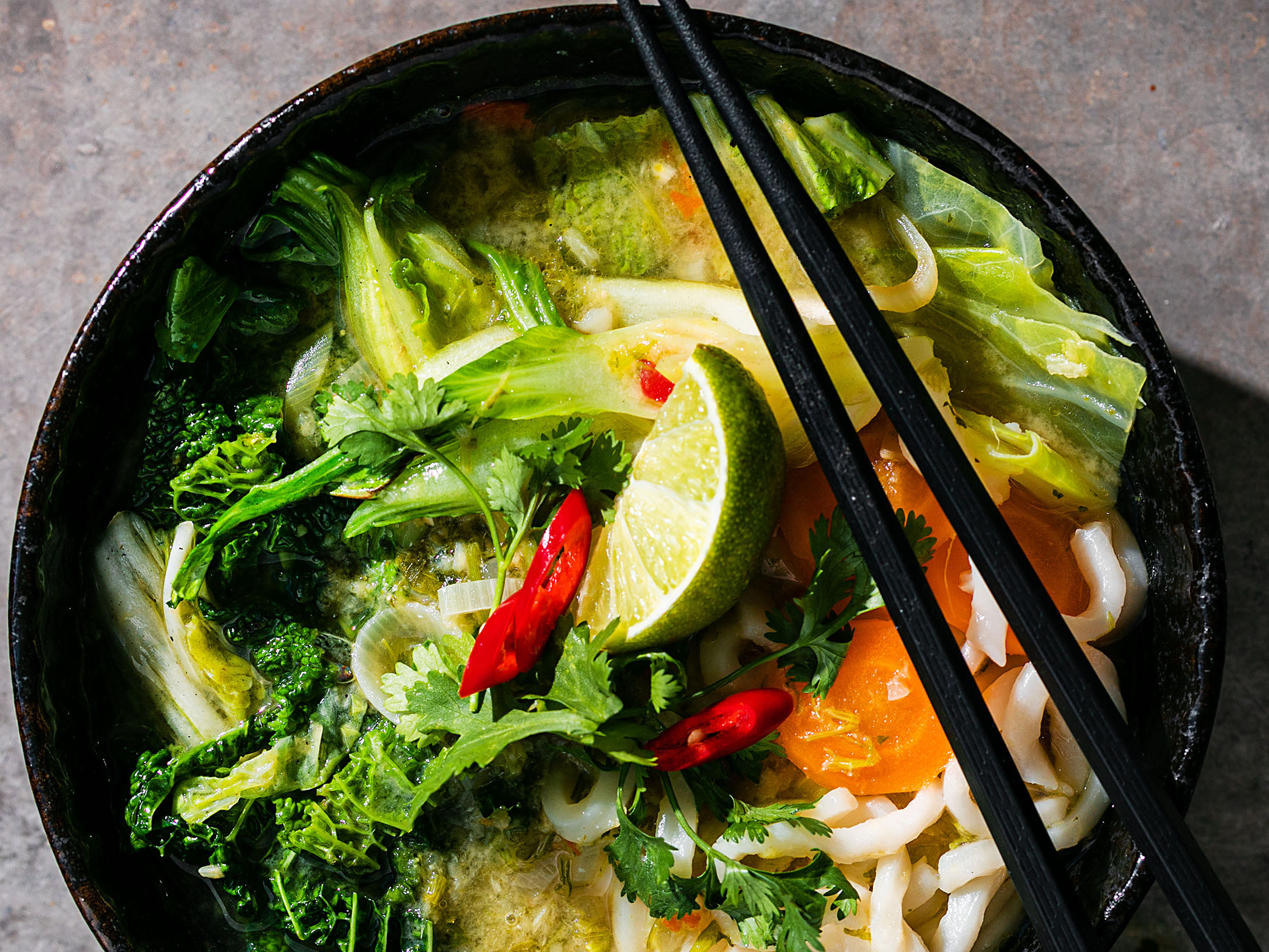 Schritt 4: Udon Nudelsuppe anrichten 