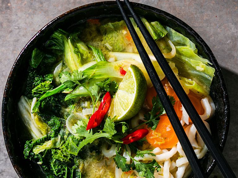 Schritt 4: Udon Nudelsuppe anrichten Schritt 4: Udon Nudelsuppe anrichten