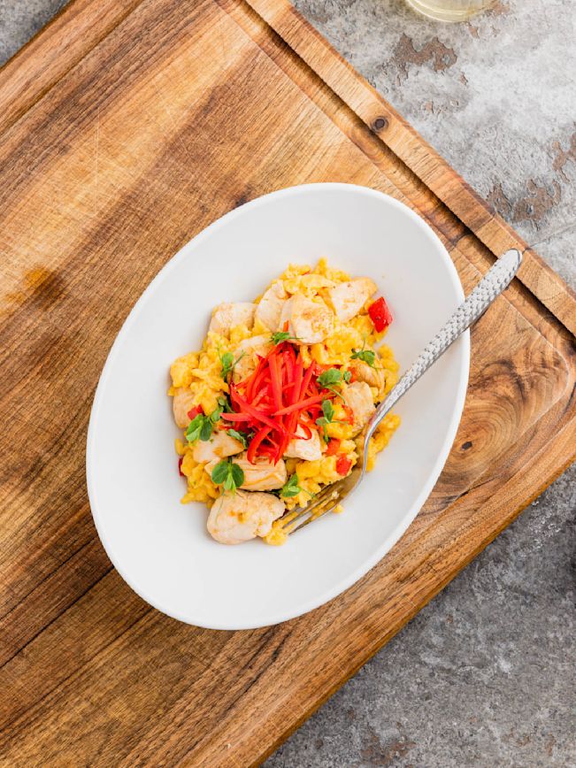 Safran-Spätzli mit Poulet und Paprika Rezept Safran-Spätzli mit Poulet und Paprika Rezept