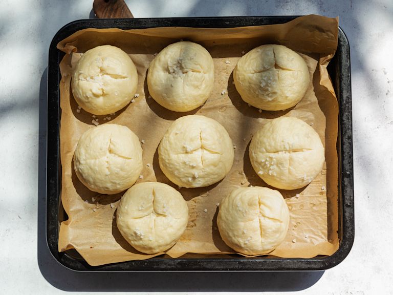 Schritt 4: Laugen-Brötli  backen Schritt 4: Laugen-Brötli  backen