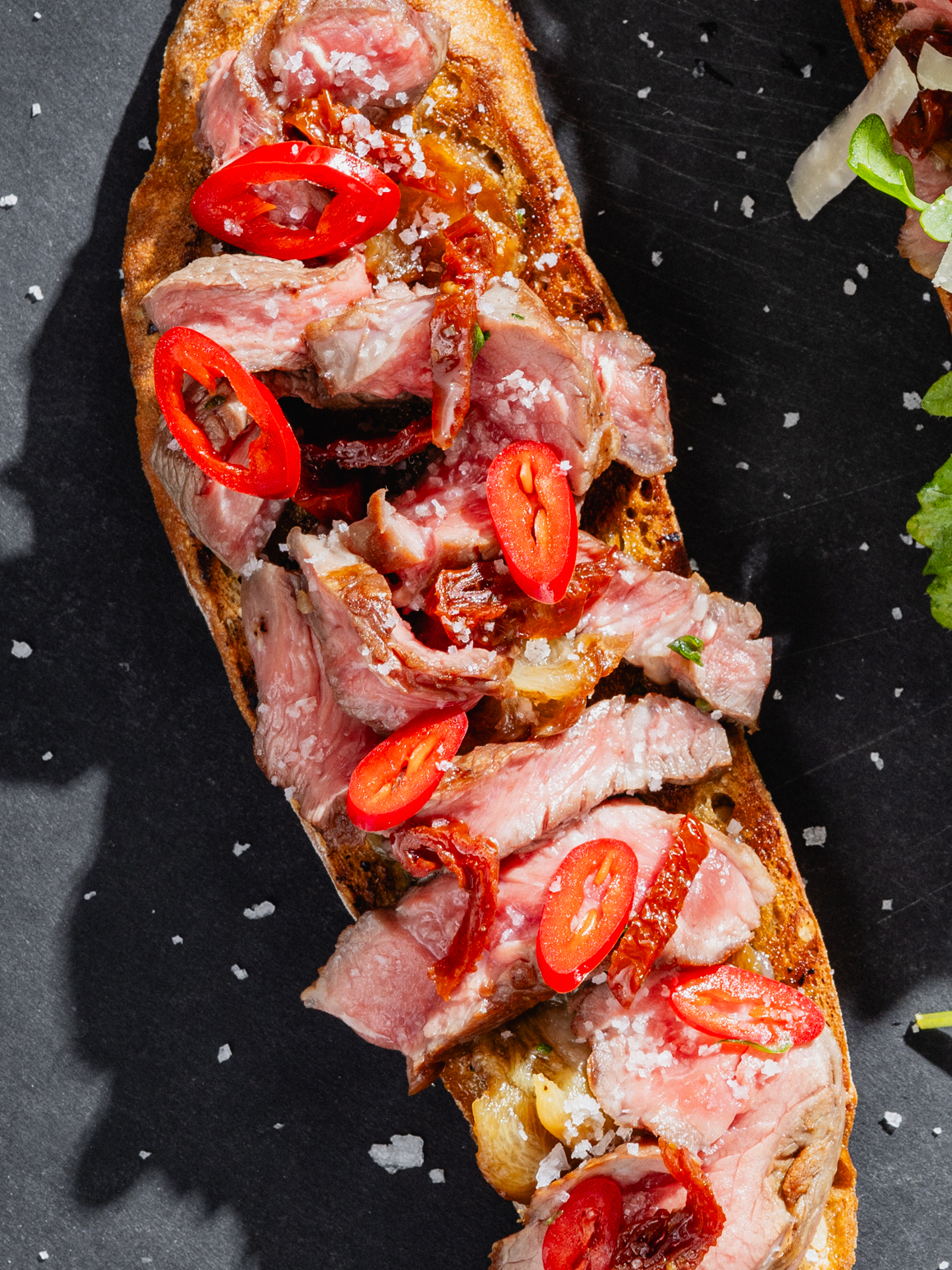 Gegrilltes Rib Eye Tagliata «Italien Style» auf konfiertem Knoblauchbrot Rezept 2