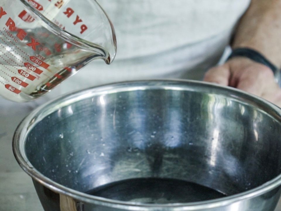 Schritt 1: Ingredienzien für Sake-Gin-Tonic Apfel Granité mischen