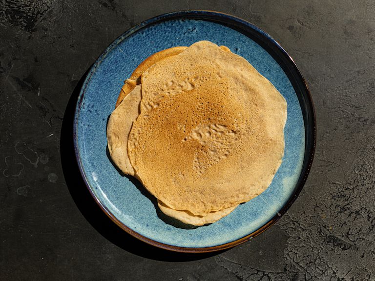 Schritt 3: Bei mittlerer Hitze von beiden Seiten goldbraun backen Schritt 3: Bei mittlerer Hitze von beiden Seiten goldbraun backen