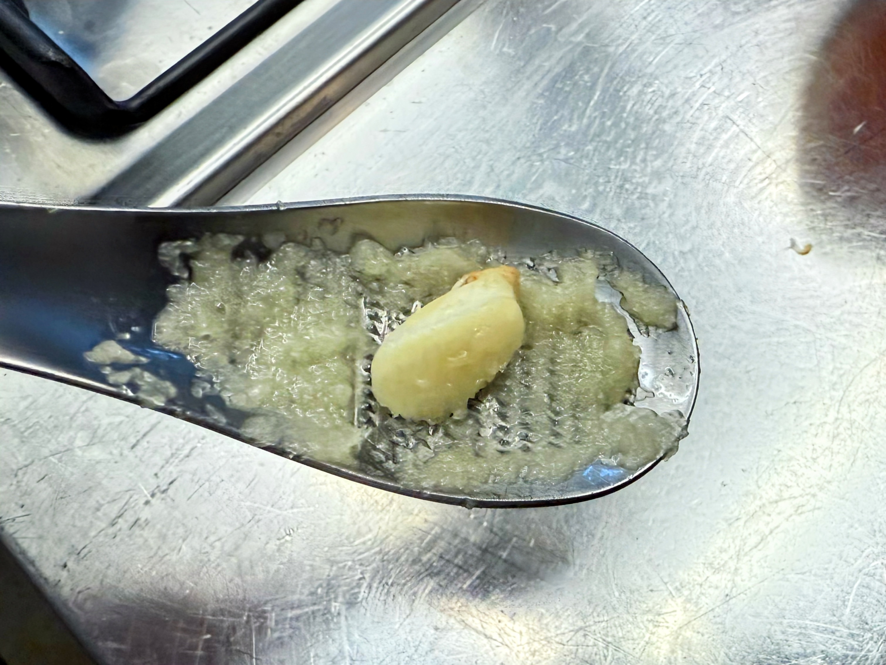 Schritt 1: Zitrusfrüchte für Grapefruit Carpaccio mit spicy Zitrus-Dressing vorbereiten und aromatisch schmoren  