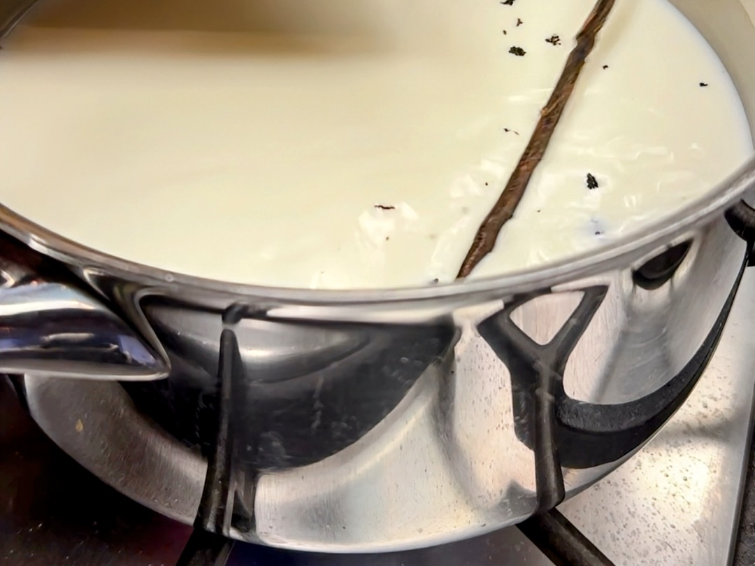 Schritt 2: Cremefüllung für Torta della Nonna zubereiten und kühlen