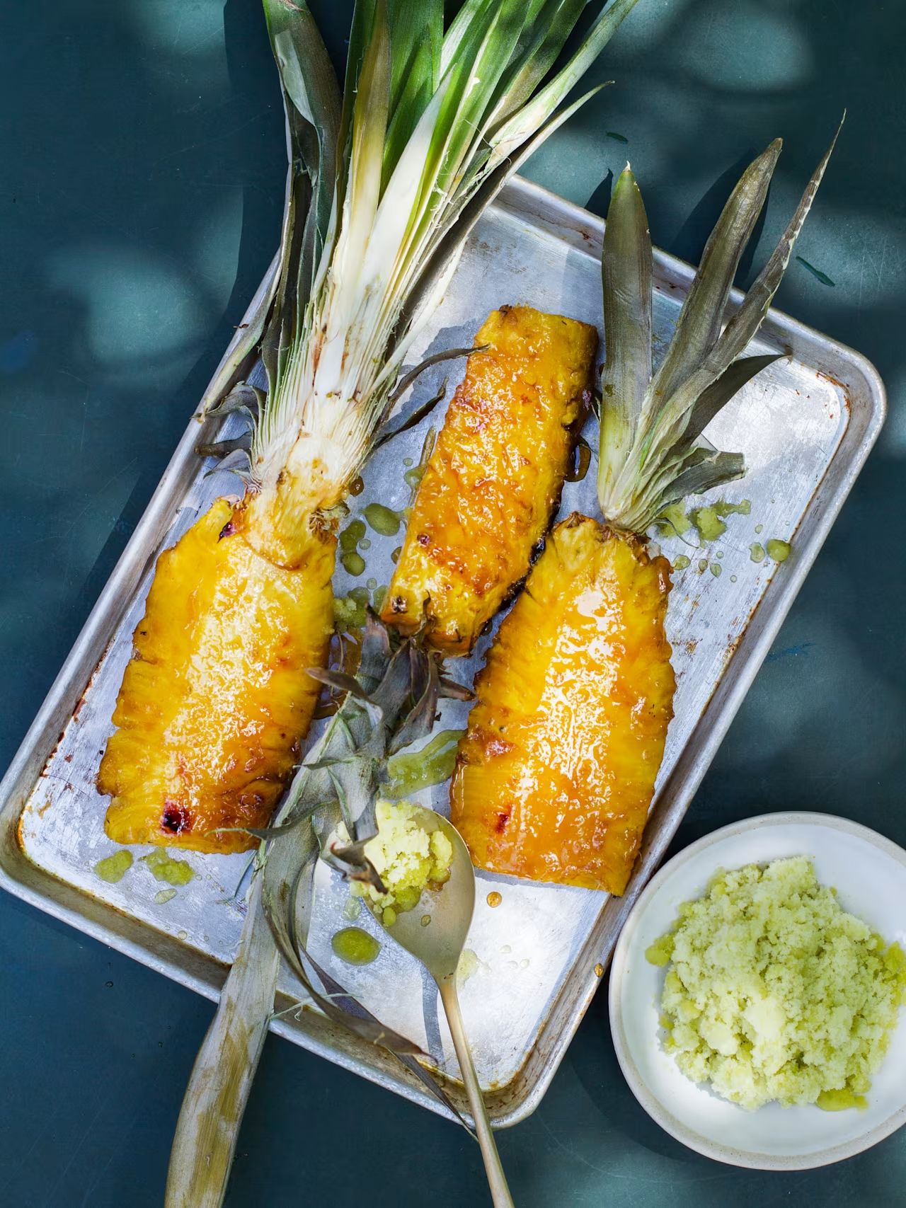 Grillierte Ananas mit Ingwer und Thai-Basilikum-Sorbet
