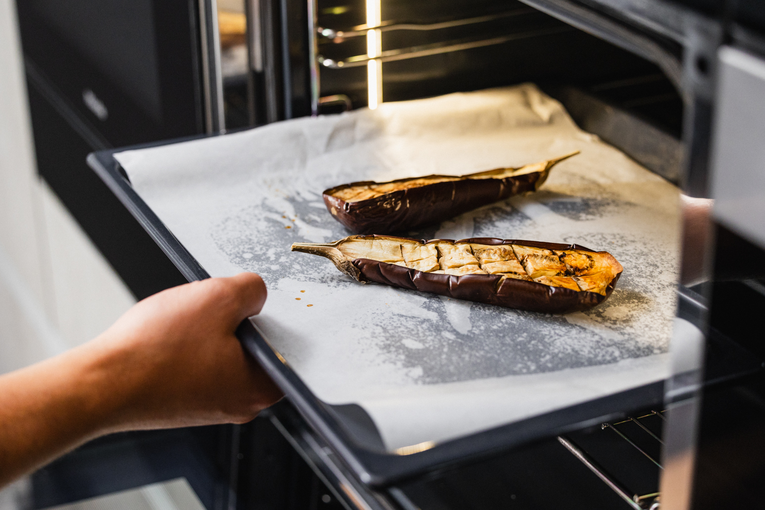 Schritt 5: Auberginen backen