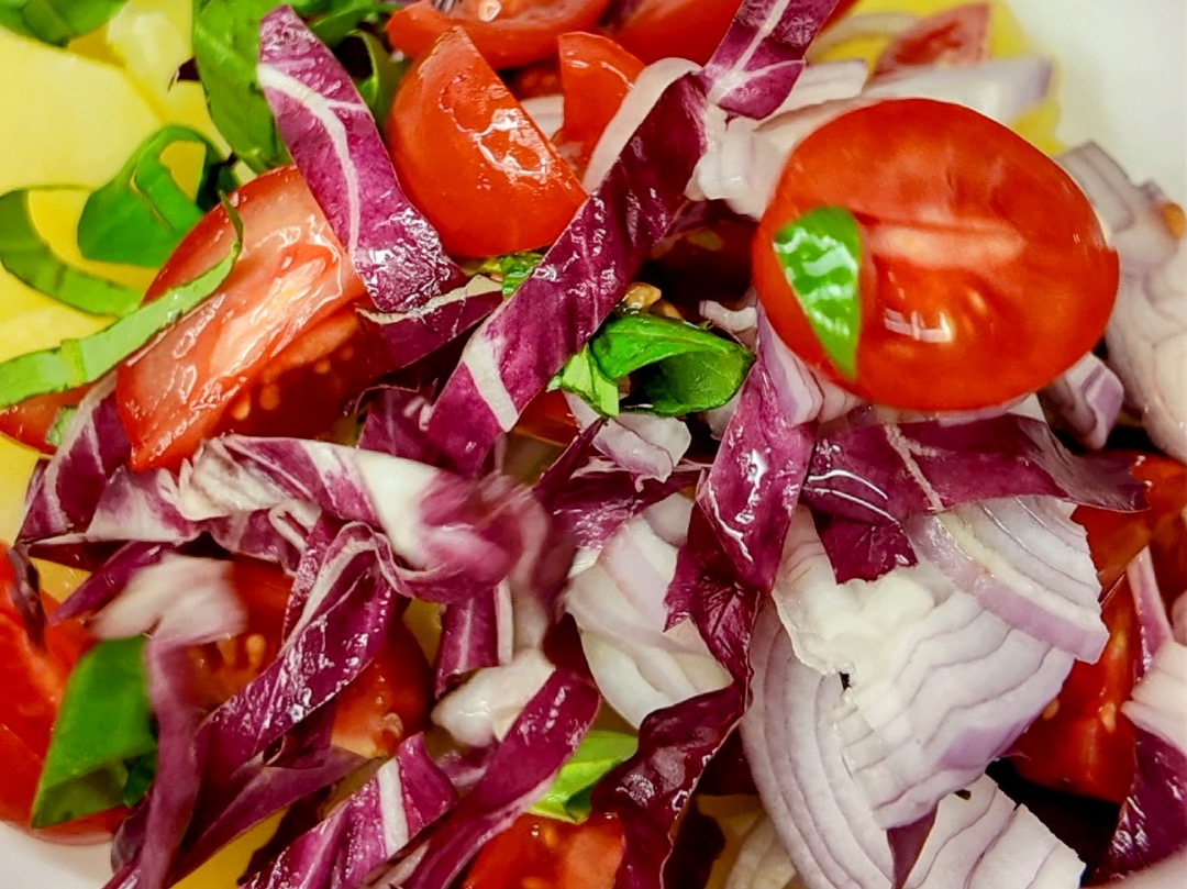 Schritt 2: Anrichten von Mediterranen Kartoffelsalat 