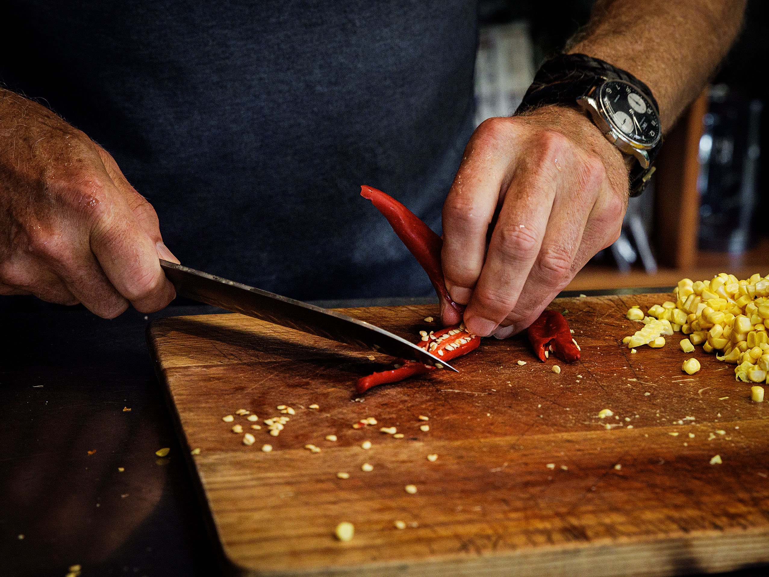 Schritt 1:  Mais für Goldene Polenta mit Steinpilzen und Trüffeln rüsten 