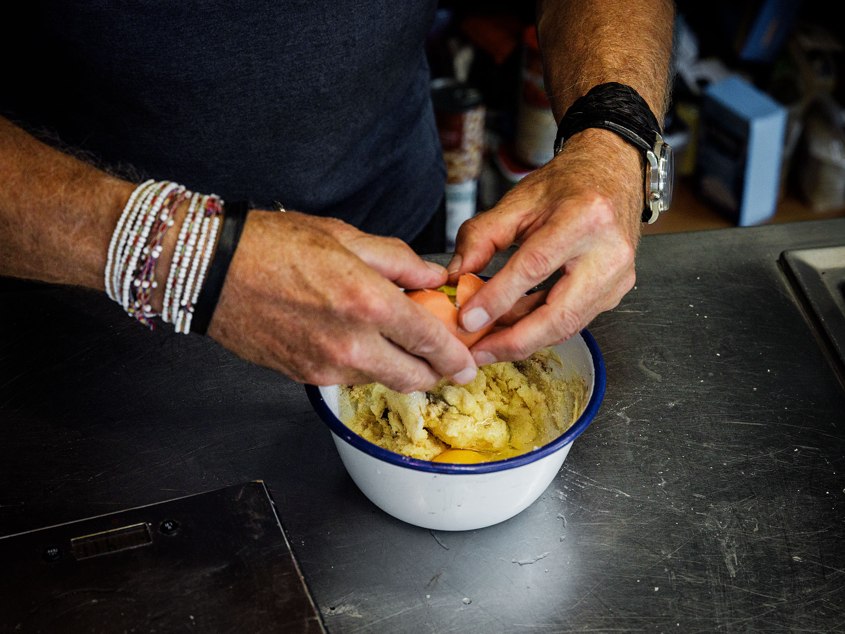Schritt 1: Die Butter schaumig rühren, mit den Eiern und dem Zucker gut vermischen