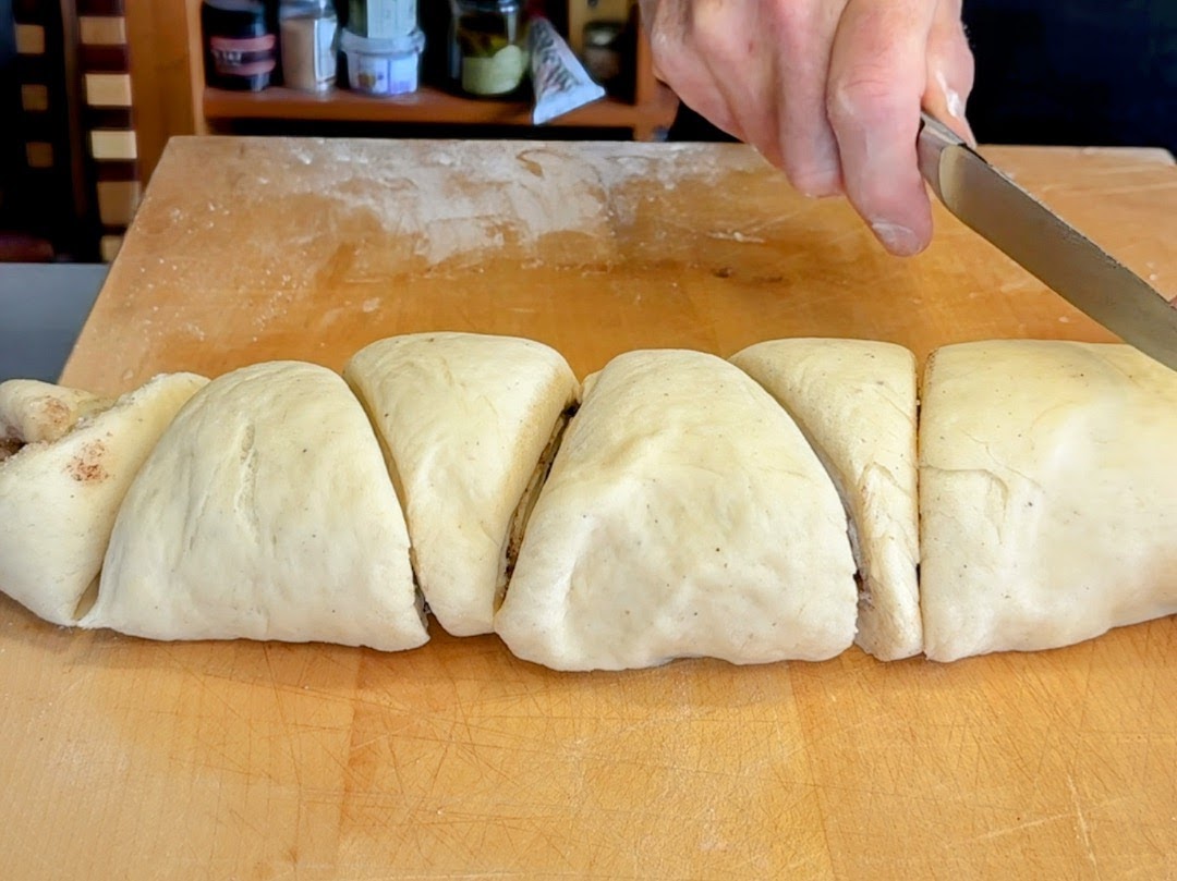 Schritt 2: Zimtschnecken formen