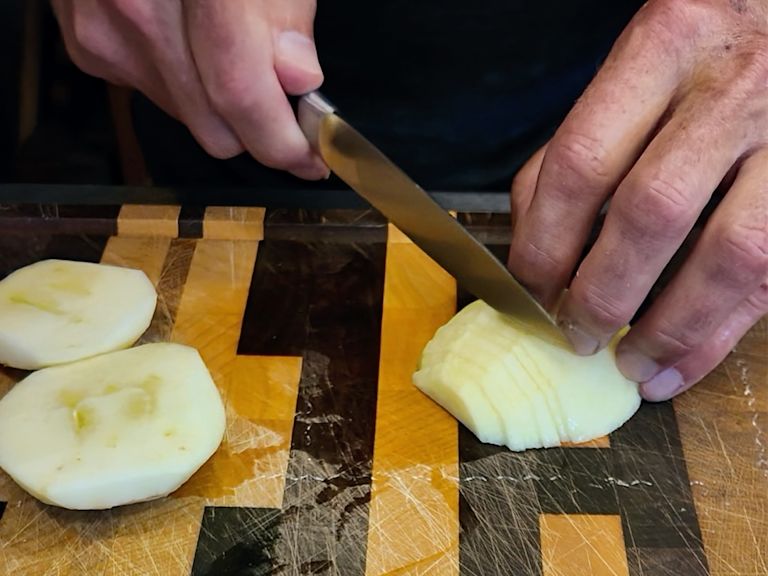 Schritt 1: Teig für Fine Apple Tart vorbereiten und Äpfel schneiden Schritt 1: Teig für Fine Apple Tart vorbereiten und Äpfel schneiden