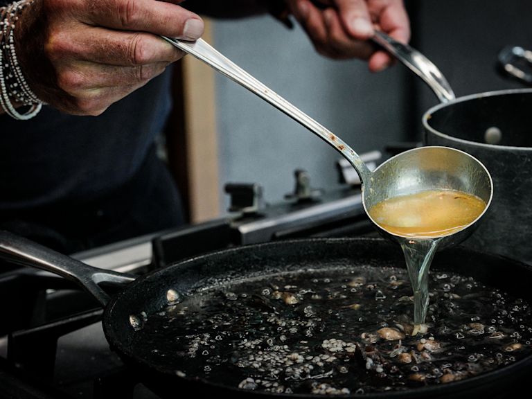 Schritt 2: Risotto für Tintenfisch-Risotto kochen Schritt 2: Risotto für Tintenfisch-Risotto kochen