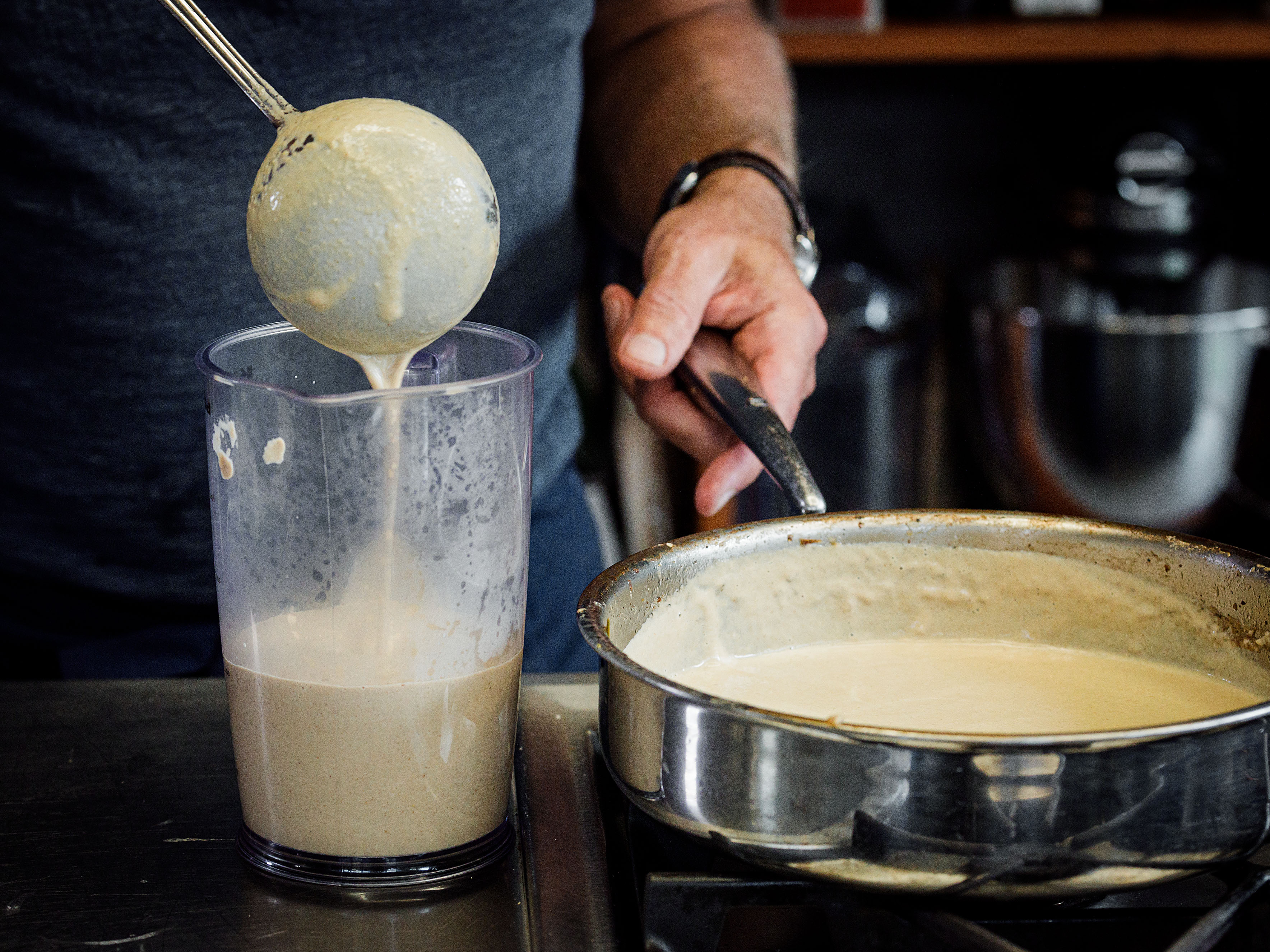 Schritt 4:  Pilz Cappuccino fertigstellen und anrichten.