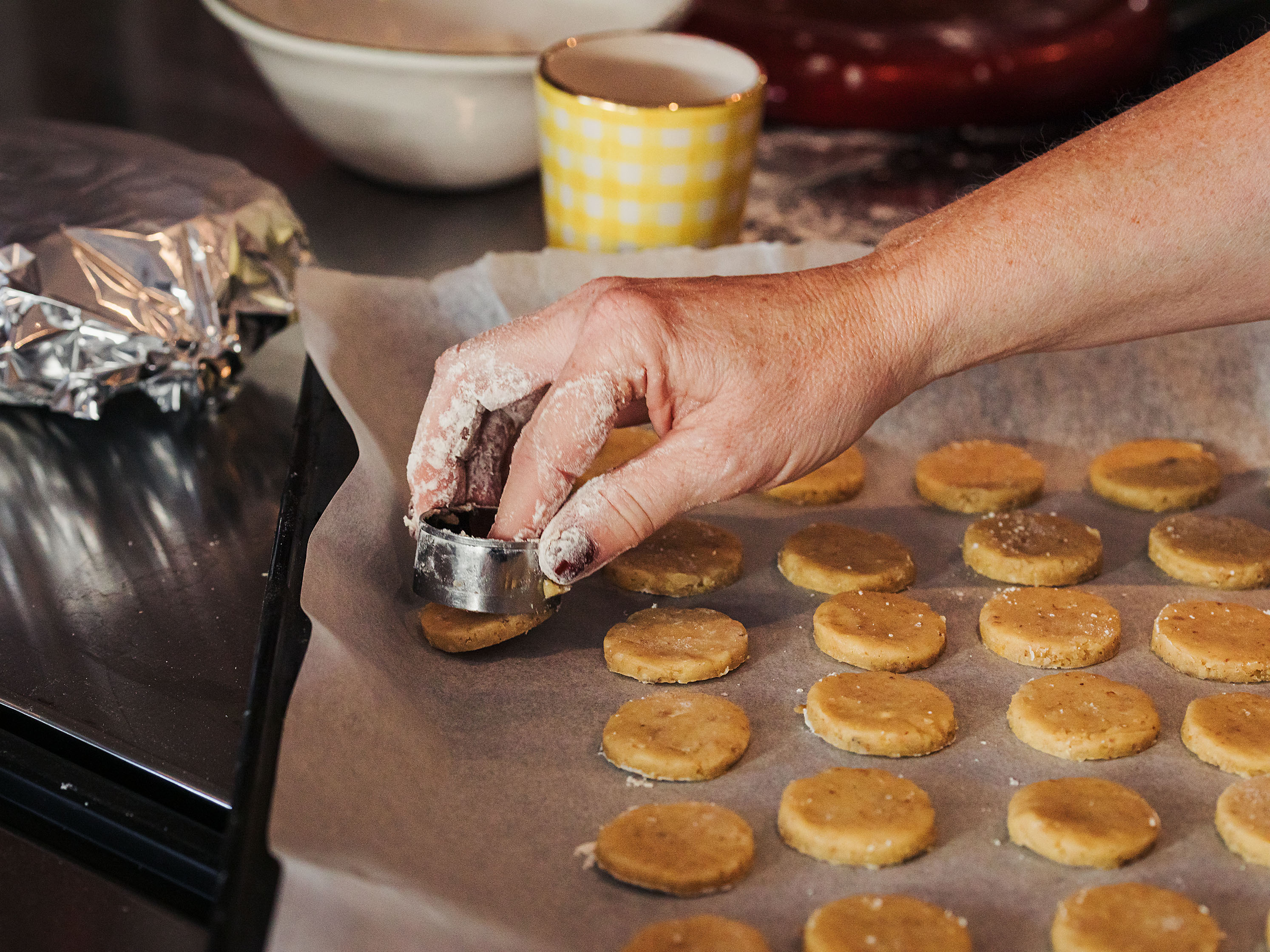 Schritt 1: Teig für Baumnussguetzli zubereiten