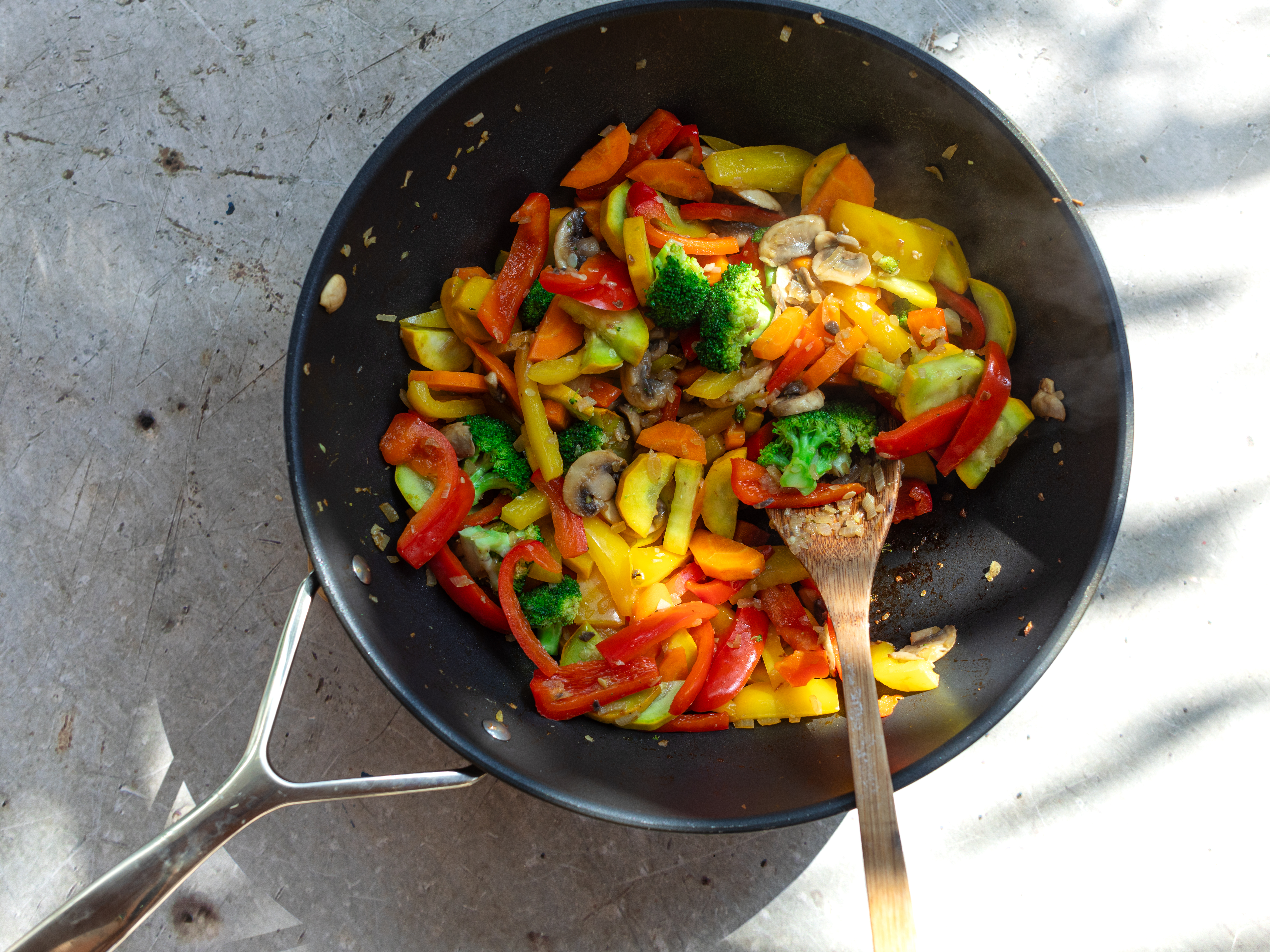 Schritt 3: Gemüse für Veganes Chop Suey anbraten 