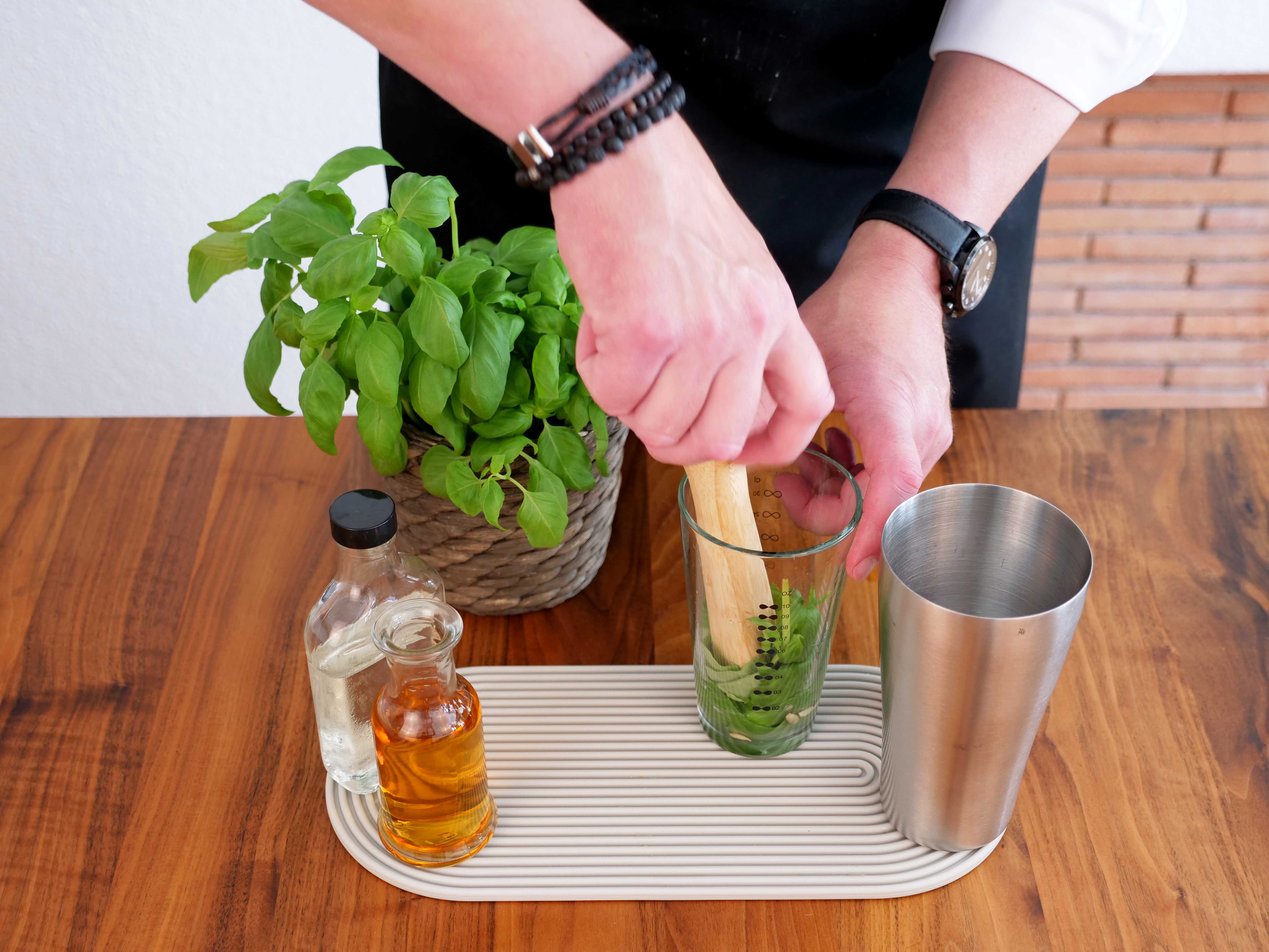 3. Basilikum hinzufügen