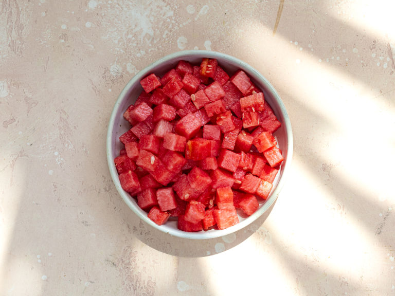 Schritt 1: Wassermelonen-"Thunfisch" für Vegetarische Poke Bowl 