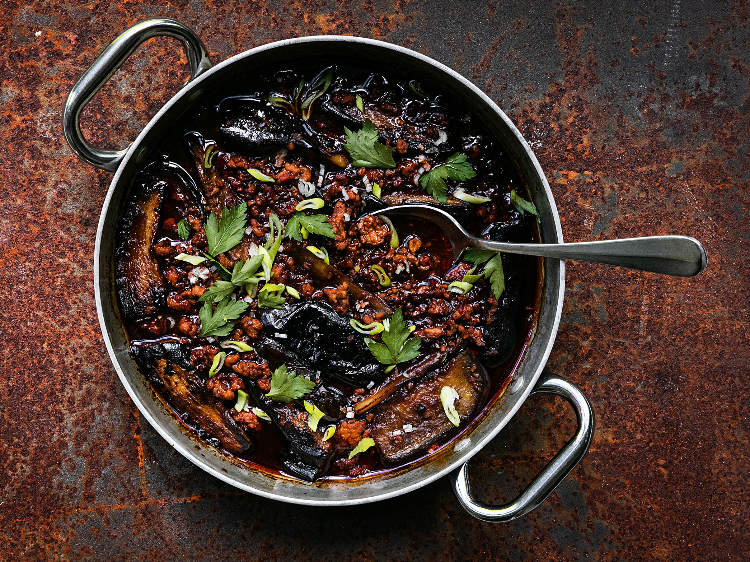 Schritt 4: Sichuan geschmorte Auberginen anrichten