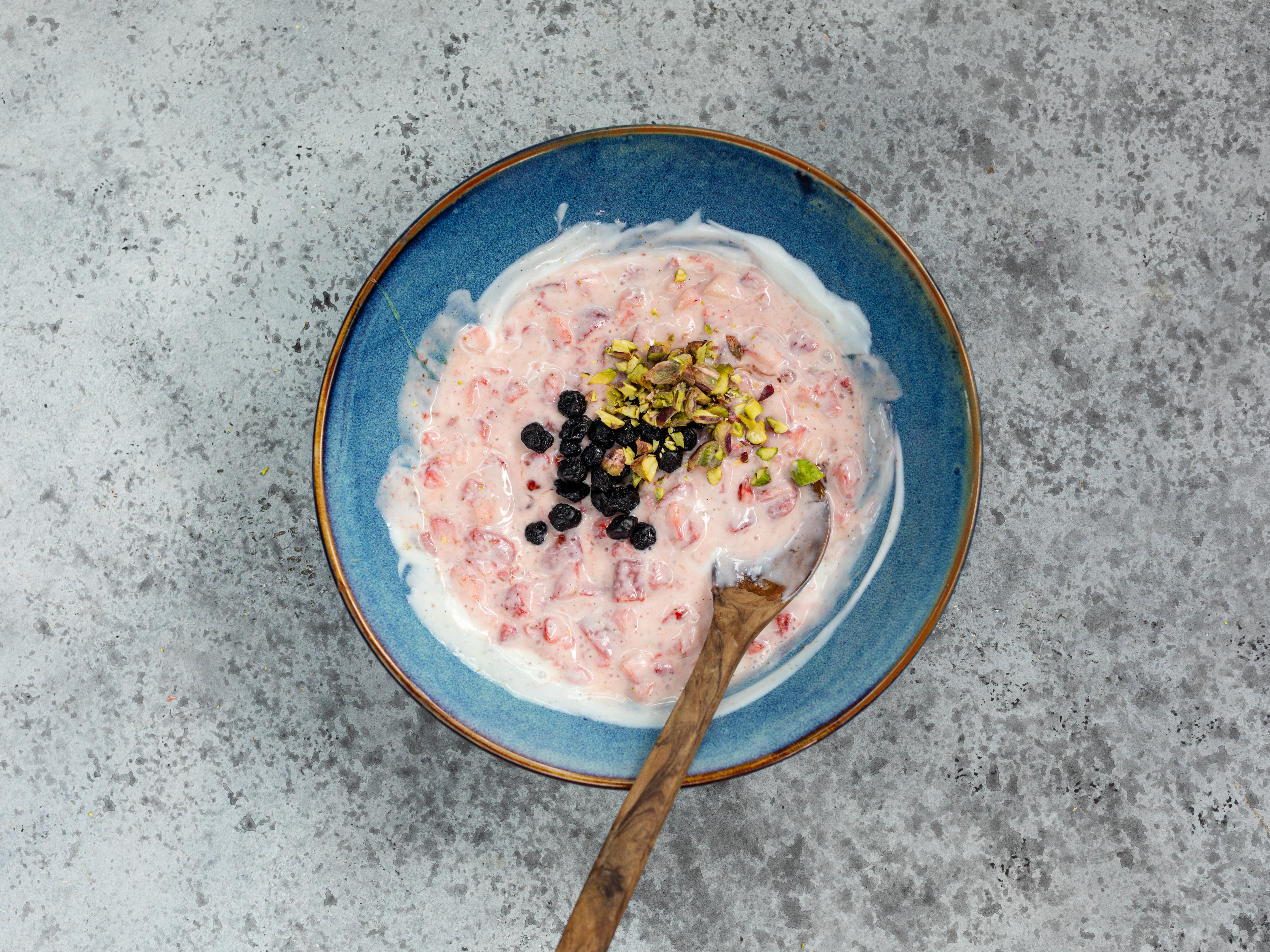 Schritt 1: Joghurt-Mischung für Joghurt Cluster mit Beeren vorbereiten 