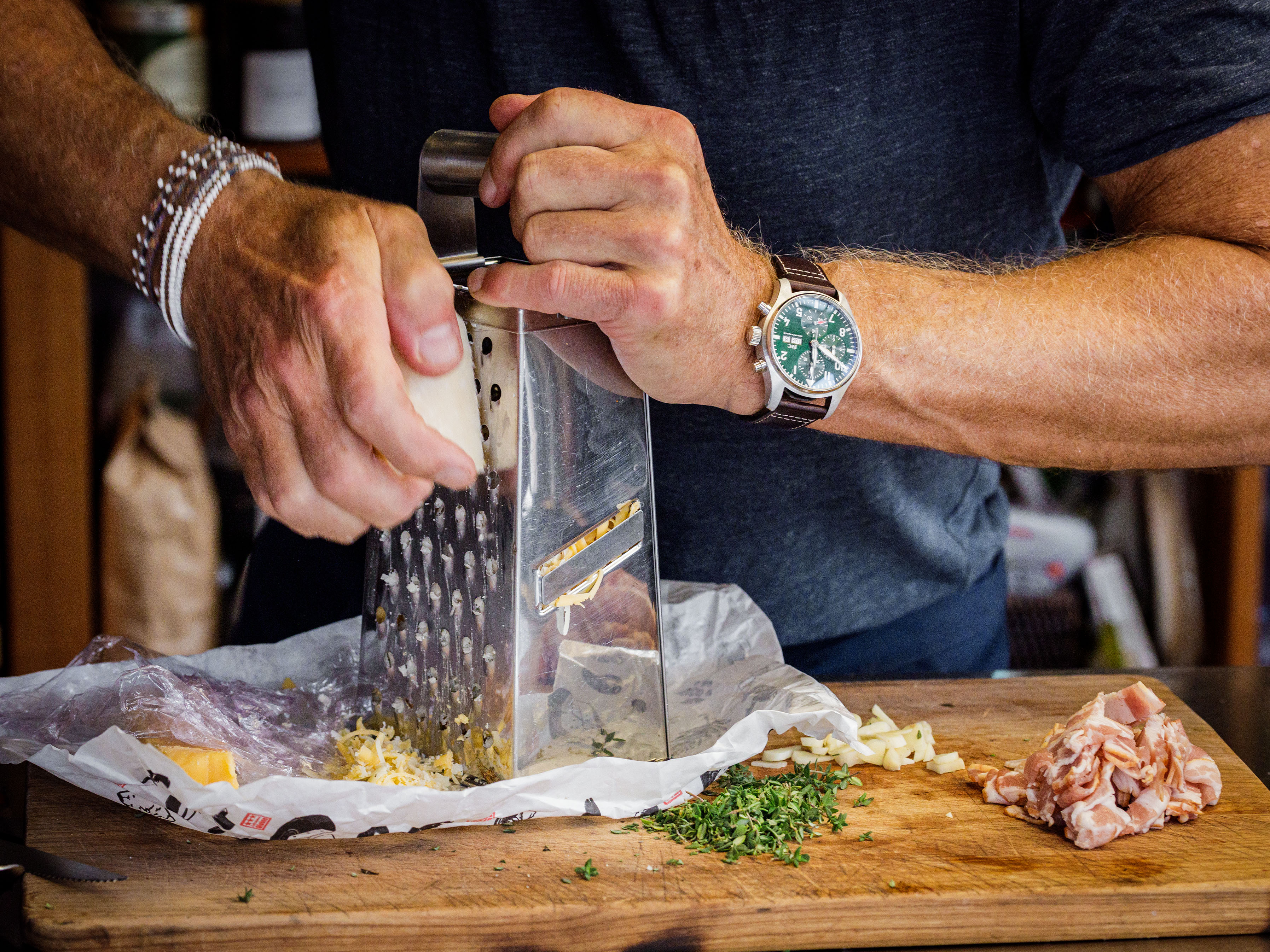 Schritt 1: Speck-Knoblauch-Basis für Ultimatives Mac and Cheese zubereiten 