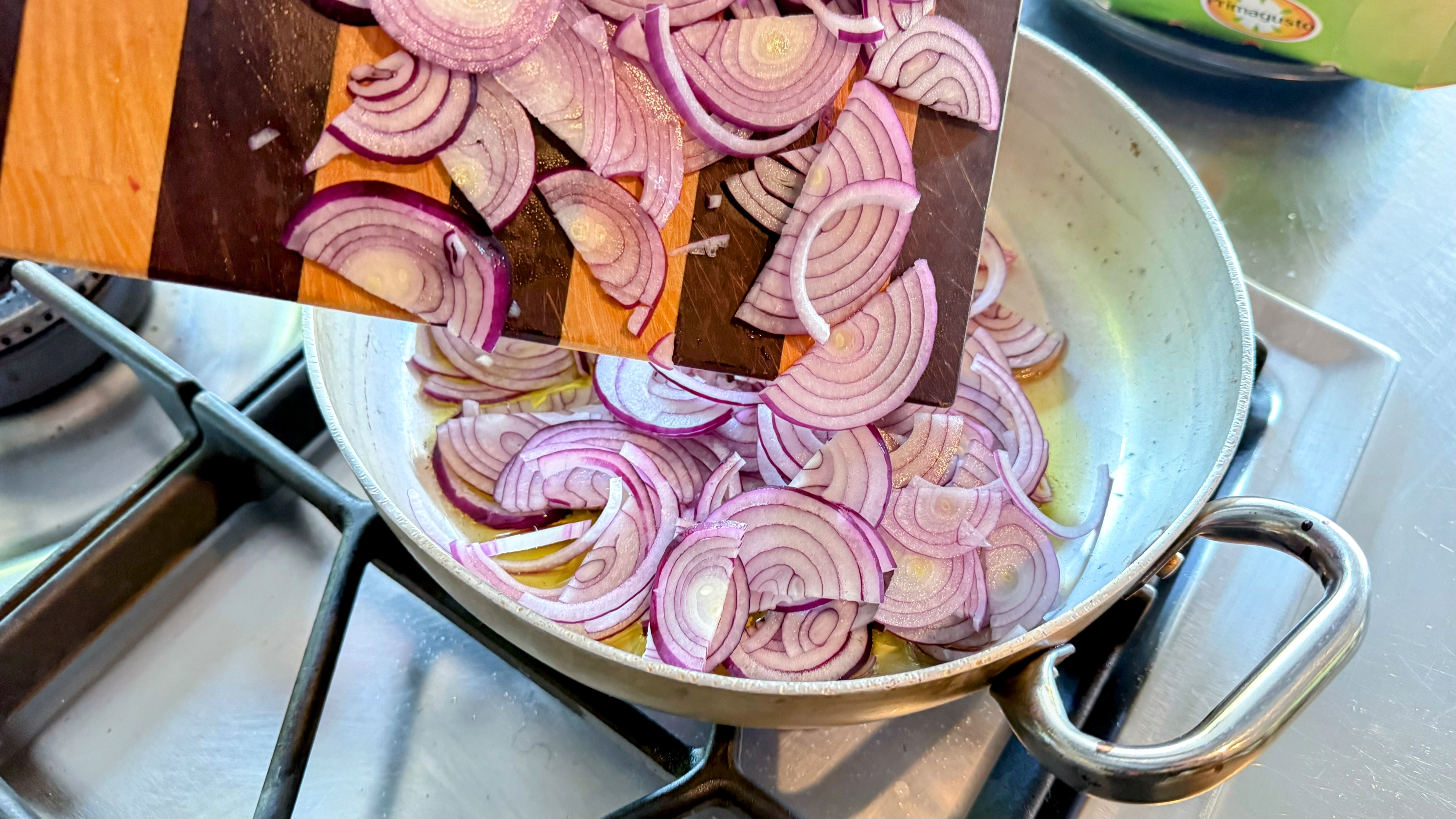 Schritt 1: Zwiebelvorbereitung für Zwiebel Chutney und Einkochen 