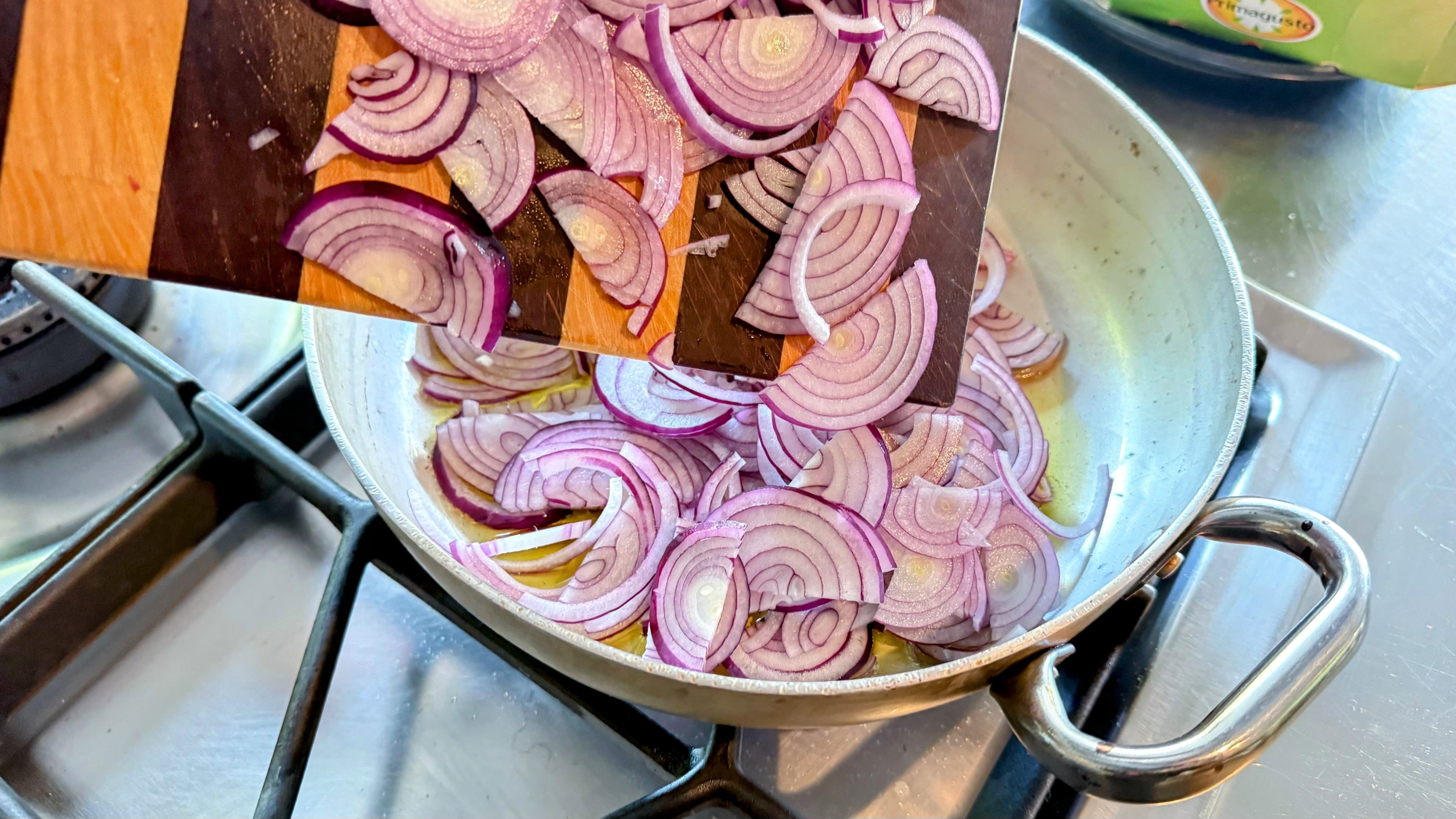 Schritt 1: Zwiebelvorbereitung für Zwiebel Chutney und Einkochen 