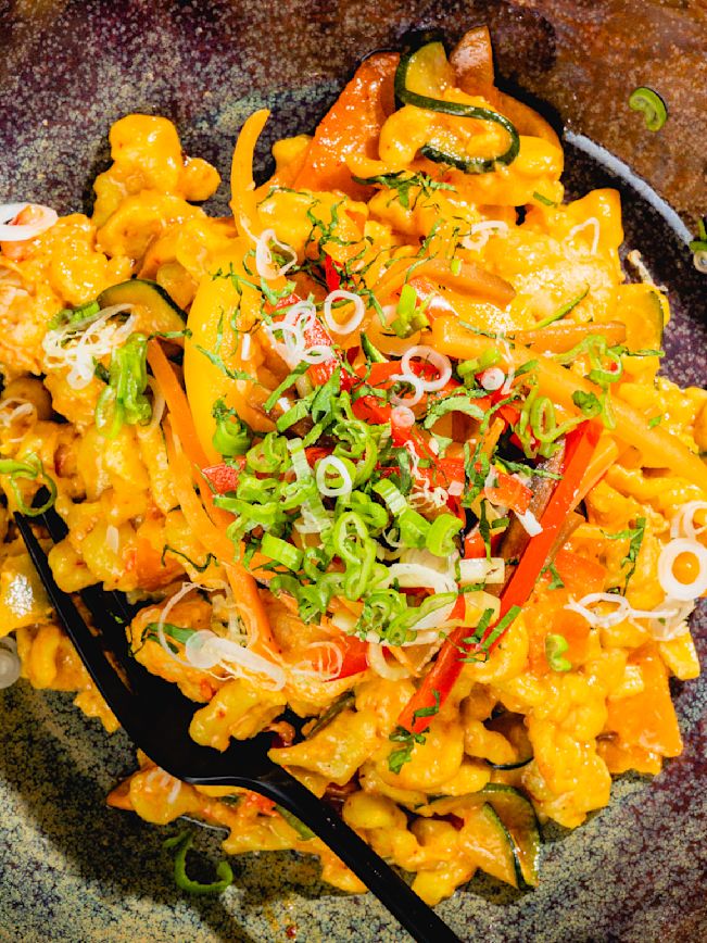 Curry-Spätzle mit Kokosmilch, Asia-Gemüse und Poulet Rezept 2 Curry-Spätzle mit Kokosmilch, Asia-Gemüse und Poulet Rezept 2