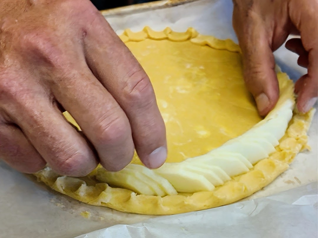 Schritt 2: Apfel-Scheiben für Fine Apple Tart  anordnen und backen