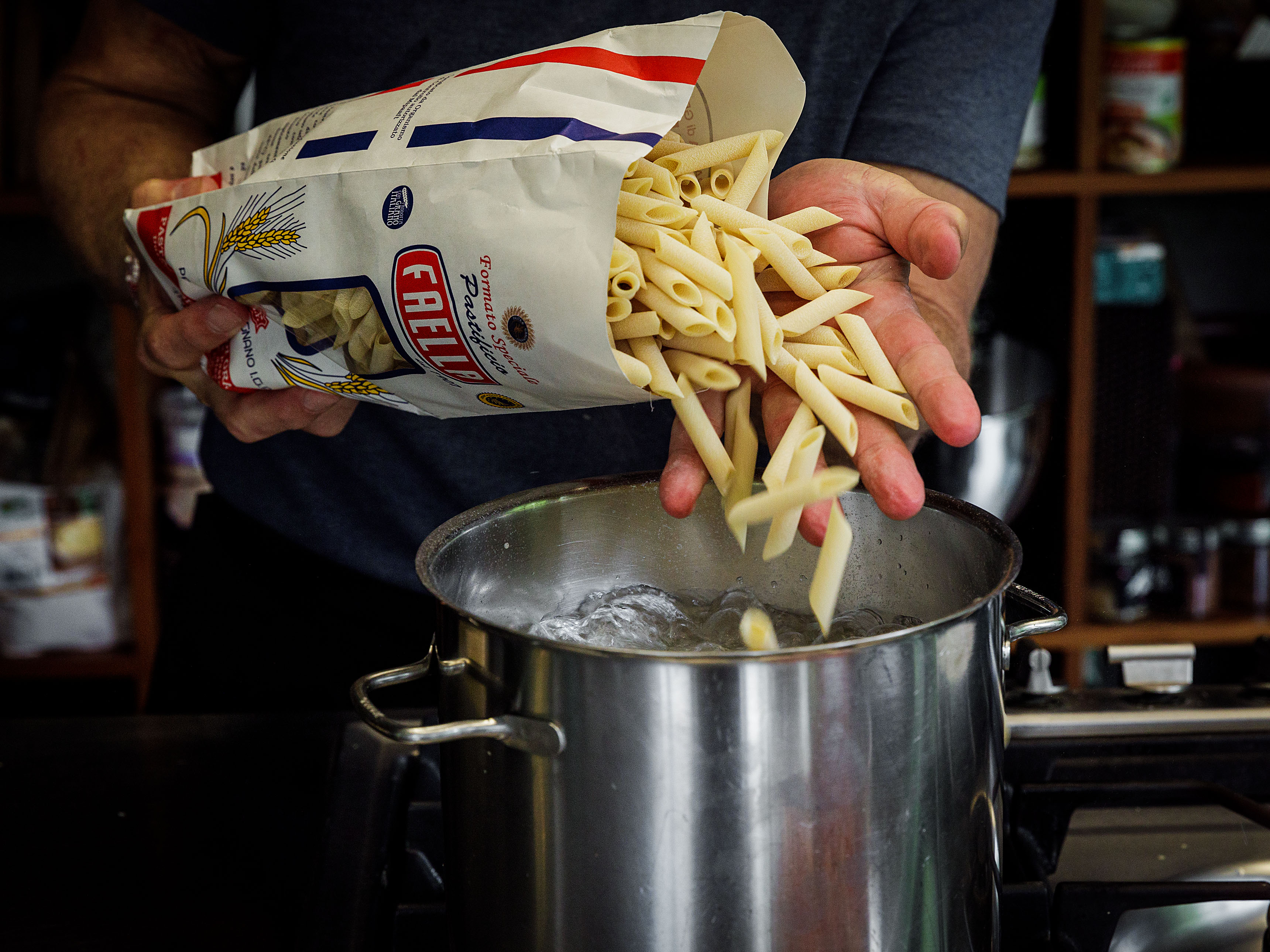 Schritt 2: Pasta für Penne alla caprese kochen und servieren