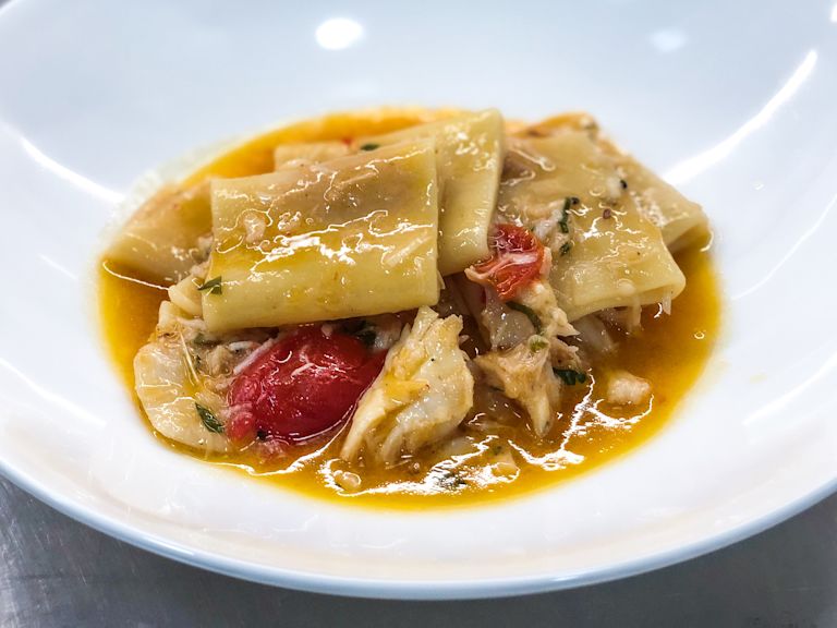 Schritt 3: Scampischwänze kurz anbraten und auf die Pasta legen Schritt 3: Scampischwänze kurz anbraten und auf die Pasta legen