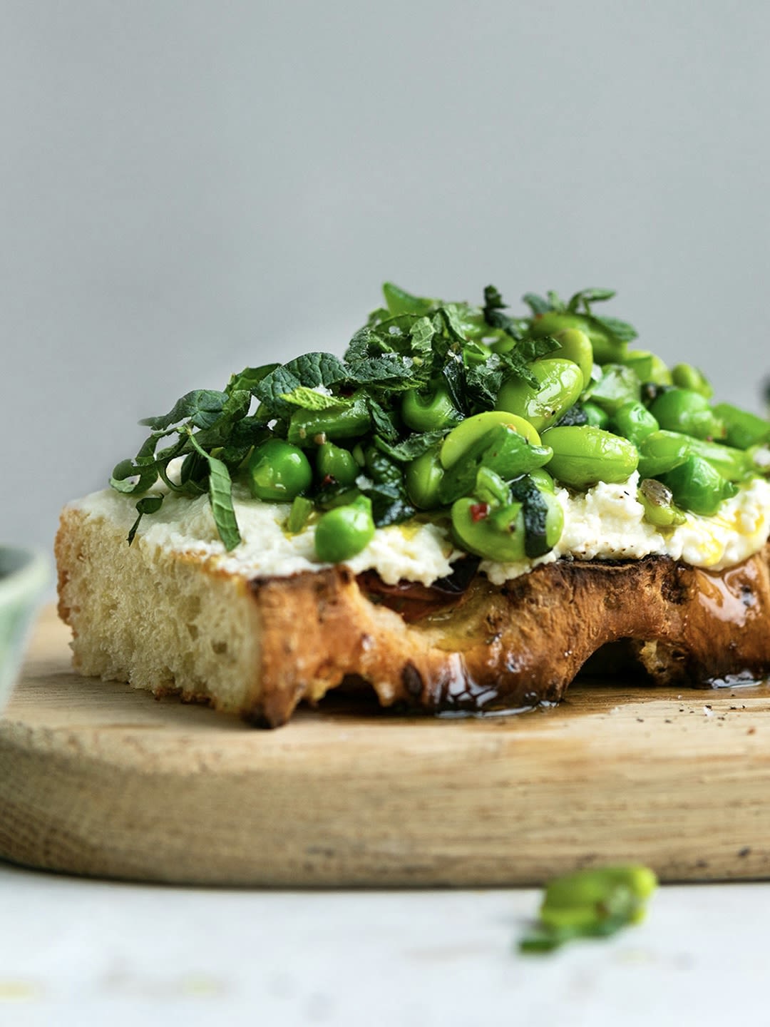 Erbsen-Ricotta Bruschette mit Minze Rezept