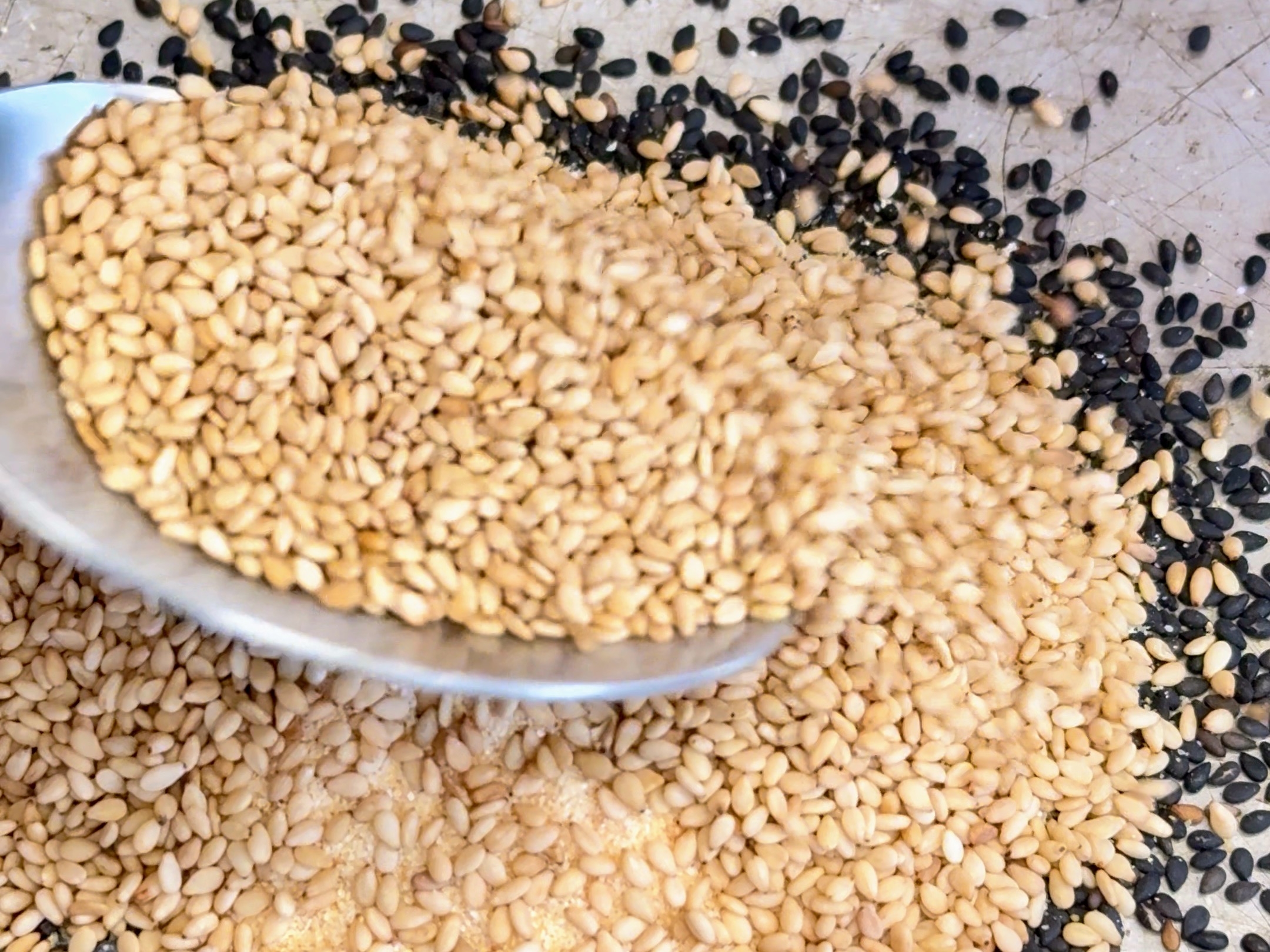 Schritt 1: Zubereitung von Salat-Gewürz 