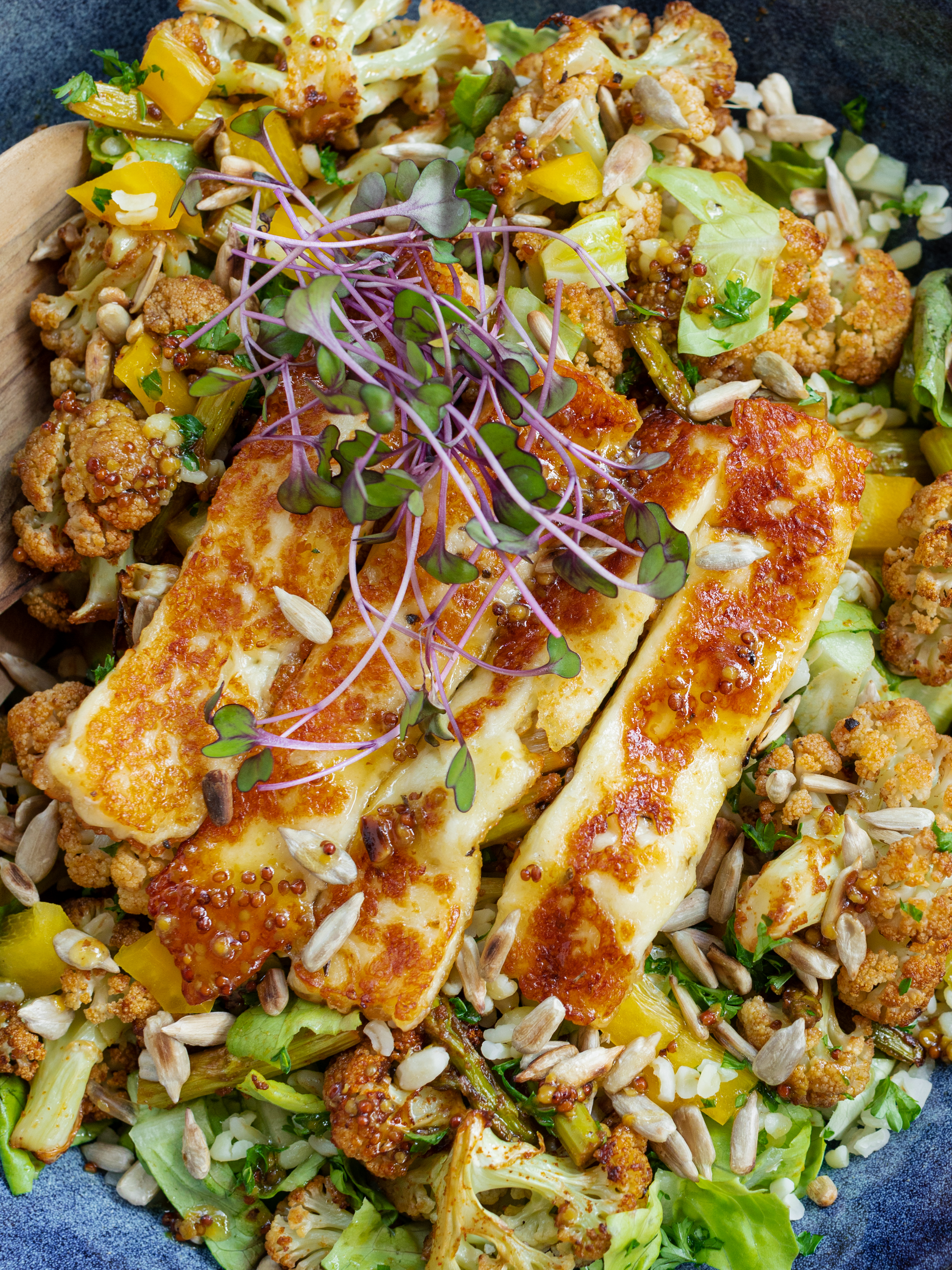 Salat mit geröstetem Blumenkohl und Bulgur Rezept